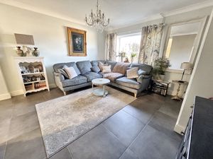 Lounge- click for photo gallery